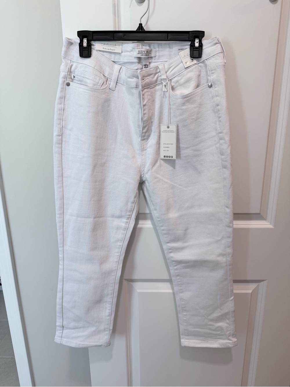 Judy Blue White Mid Rise Skinny Capri